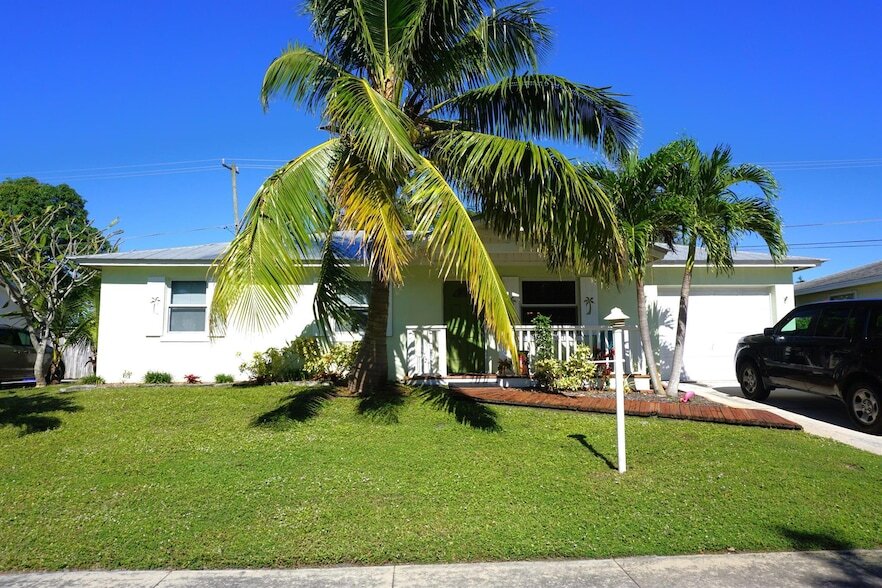 1699 NE 23rd Terrace, Unit 1421 in Jensen Beach, FL - Foto de edificio