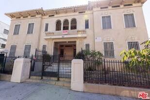 946 S Burlington Ave in Los Angeles, CA - Building Photo