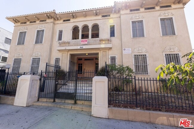 property at 946 S Burlington Ave