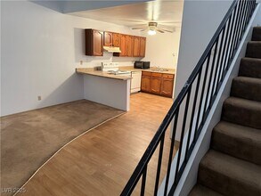 5246 Golden Ln in Las Vegas, NV - Building Photo - Building Photo