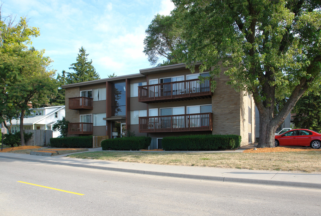 Albert Apartments in East Lansing, MI - Building Photo