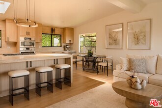 7802 Torreyson Dr in Los Angeles, CA - Building Photo - Building Photo