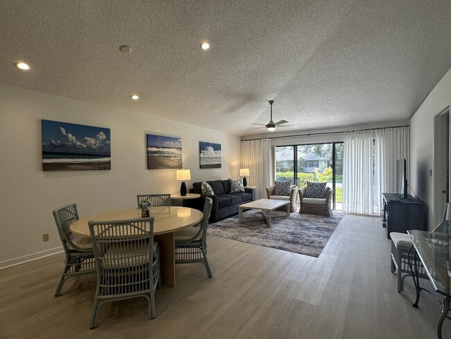 402 Club Dr in Palm Beach Gardens, FL - Building Photo - Building Photo