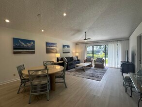 402 Club Dr in Palm Beach Gardens, FL - Building Photo - Building Photo