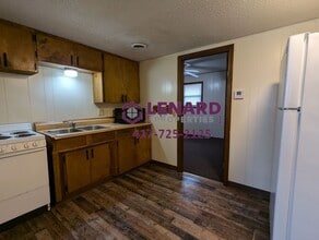 245 W College St in Bolivar, MO - Building Photo - Building Photo