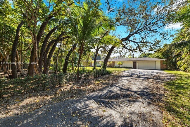 10110 SW 66th St in Miami, FL - Building Photo - Building Photo