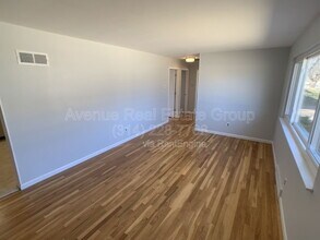 858 Hazelvalley Dr in Hazelwood, MO - Building Photo - Building Photo