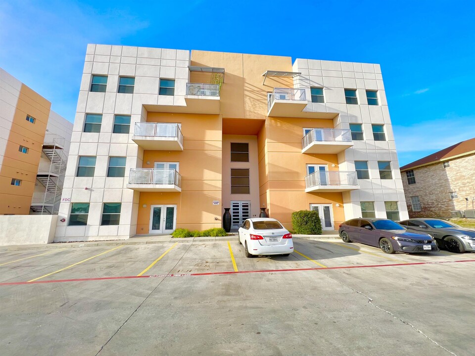 502 Shiloh Dr in Laredo, TX - Building Photo