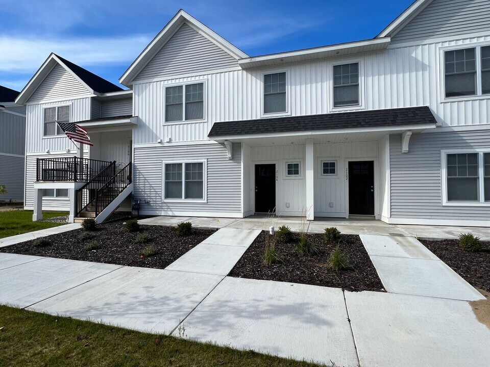 2112 Sherwood Ave in Holland, MI - Building Photo