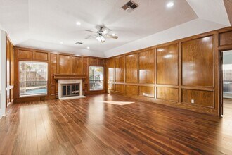 14819 Walbrook Dr in Sugar Land, TX - Building Photo - Building Photo