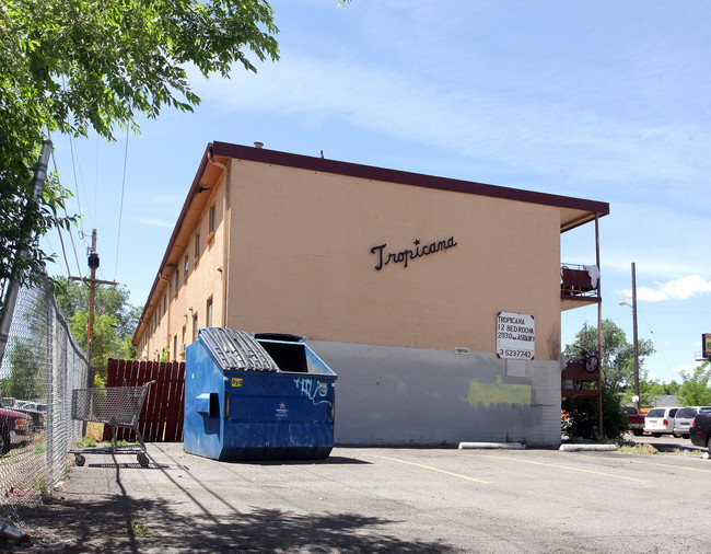 Tropicana Apartments in Denver, CO - Foto de edificio - Building Photo