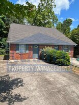 2933 Adkisson Dr in Cleveland, TN - Building Photo