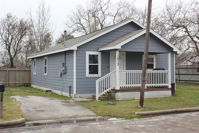 1213 Bookertee St in Baytown, TX - Foto de edificio - Building Photo