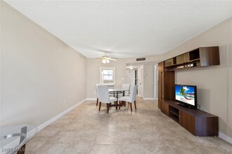 170 Turtle Lake Ct in Naples, FL - Foto de edificio - Building Photo