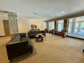 600 Thames Pky, Unit 3G in Park Ridge, IL - Building Photo - Building Photo