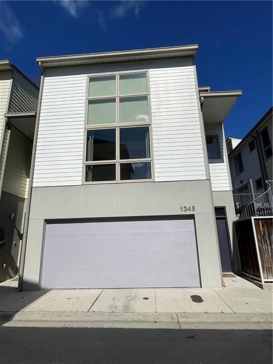 1345 Stirling Cir NW in Atlanta, GA - Building Photo
