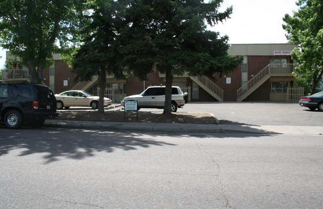 Hernandez Apartments in Denver, CO - Building Photo - Building Photo