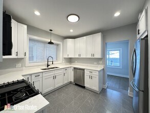 5510 N Luna Ave, Unit J01W in Chicago, IL - Building Photo - Building Photo