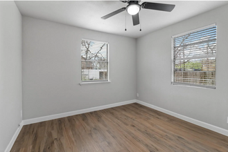 512-102 W Crawford St in Denison, TX - Foto de edificio - Building Photo