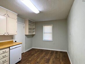 615 S Clay St in Henrietta, TX - Building Photo - Building Photo