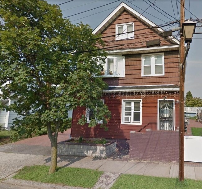 property at 10 3rd Ave