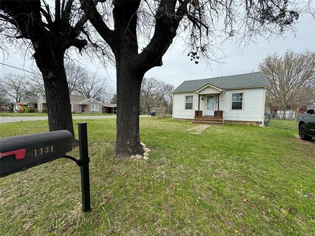 1131 W Munson St in Denison, TX - Building Photo