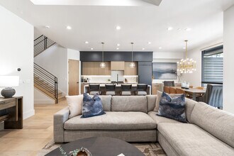 10077 Jake's Wy in Truckee, CA - Building Photo - Building Photo