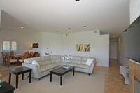 15 Pine Valley Dr in Rancho Mirage, CA - Foto de edificio - Building Photo