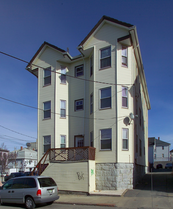 134 Fountain St in Fall River, MA - Building Photo