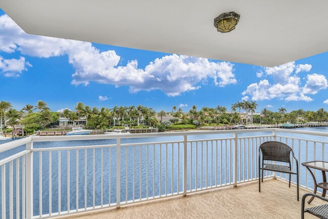 1050 Hillsboro Mile in Hillsboro Beach, FL - Building Photo - Building Photo