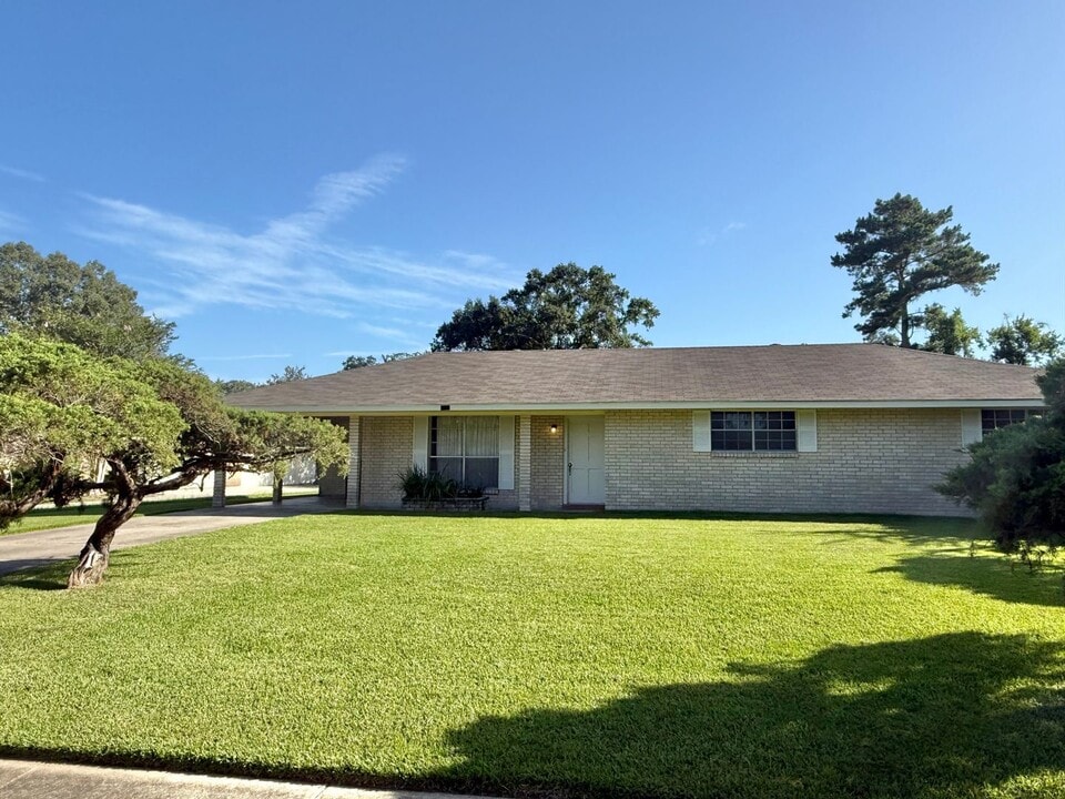 3523 Nelson St in Zachary, LA - Building Photo