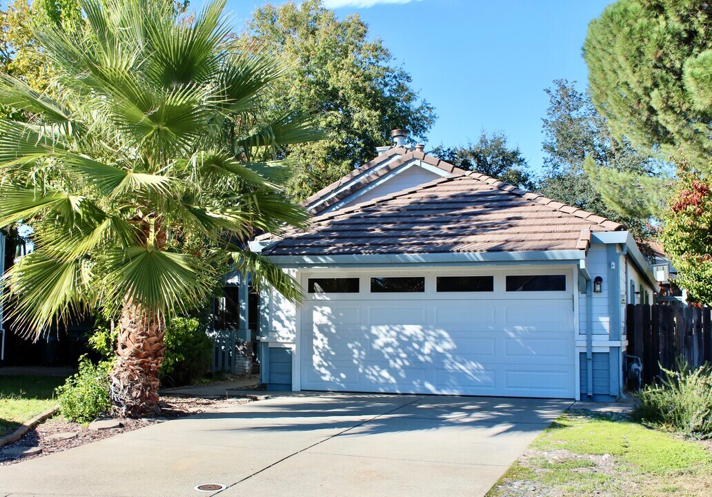 4929 Chelsea Glen Ct in Antelope, CA - Foto de edificio