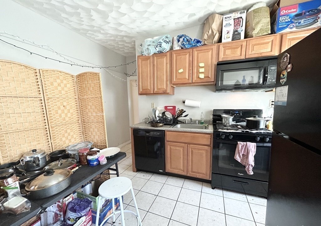 157 E Cottage St, Unit 3 in Boston, MA - Building Photo