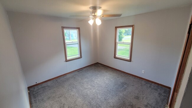 521 E Summit St in Bolivar, MO - Building Photo - Building Photo