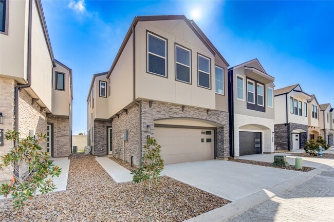 property at 2919 El Fenice Ln