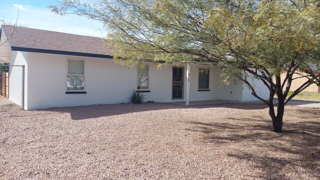 412 n 99th st in Mesa, AZ - Foto de edificio