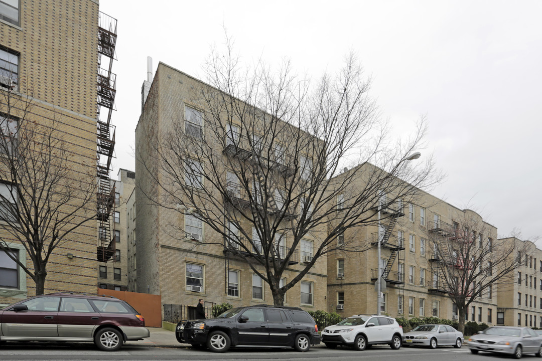 2916 21st Ave in Astoria, NY - Building Photo