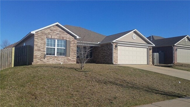 property at 905 SW Loudon Dr