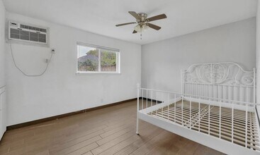 26 Farrell St in Houston, TX - Building Photo - Building Photo