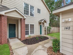 142 N Magnolia Pond Pl in Spring, TX - Foto de edificio - Building Photo