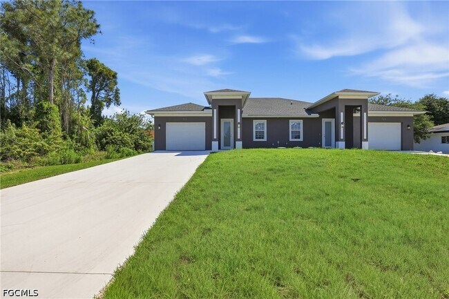 721 Ivan Ave S in Lehigh Acres, FL - Building Photo - Building Photo