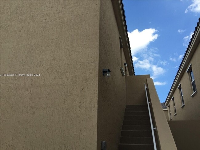 17105 SW 96th St in Miami, FL - Building Photo - Building Photo
