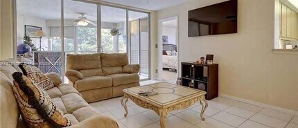 9510 Seagrape Dr in Davie, FL - Building Photo - Building Photo