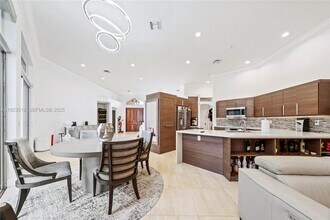 2994 Oakbrook Dr in Weston, FL - Building Photo - Building Photo