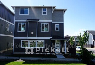 2512 Zeeden Way in Bremerton, WA - Building Photo - Building Photo
