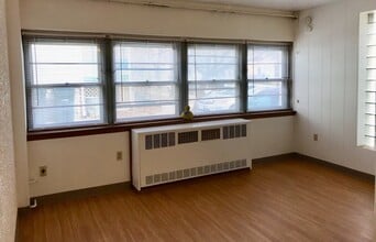 Campus Square Apartments in Madison, WI - Foto de edificio - Building Photo