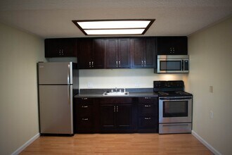 2421 Madison St in Clarksville, TN - Foto de edificio - Building Photo