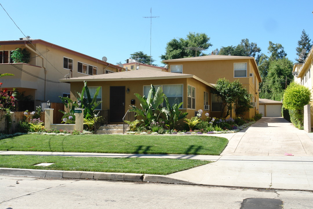 14940 Dickens St in Sherman Oaks, CA - Building Photo