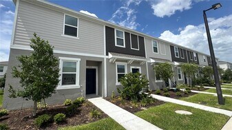 3010 Skyline Lp in Kissimmee, FL - Building Photo