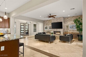 21 Grand Masters Dr in Las Vegas, NV - Foto de edificio - Building Photo